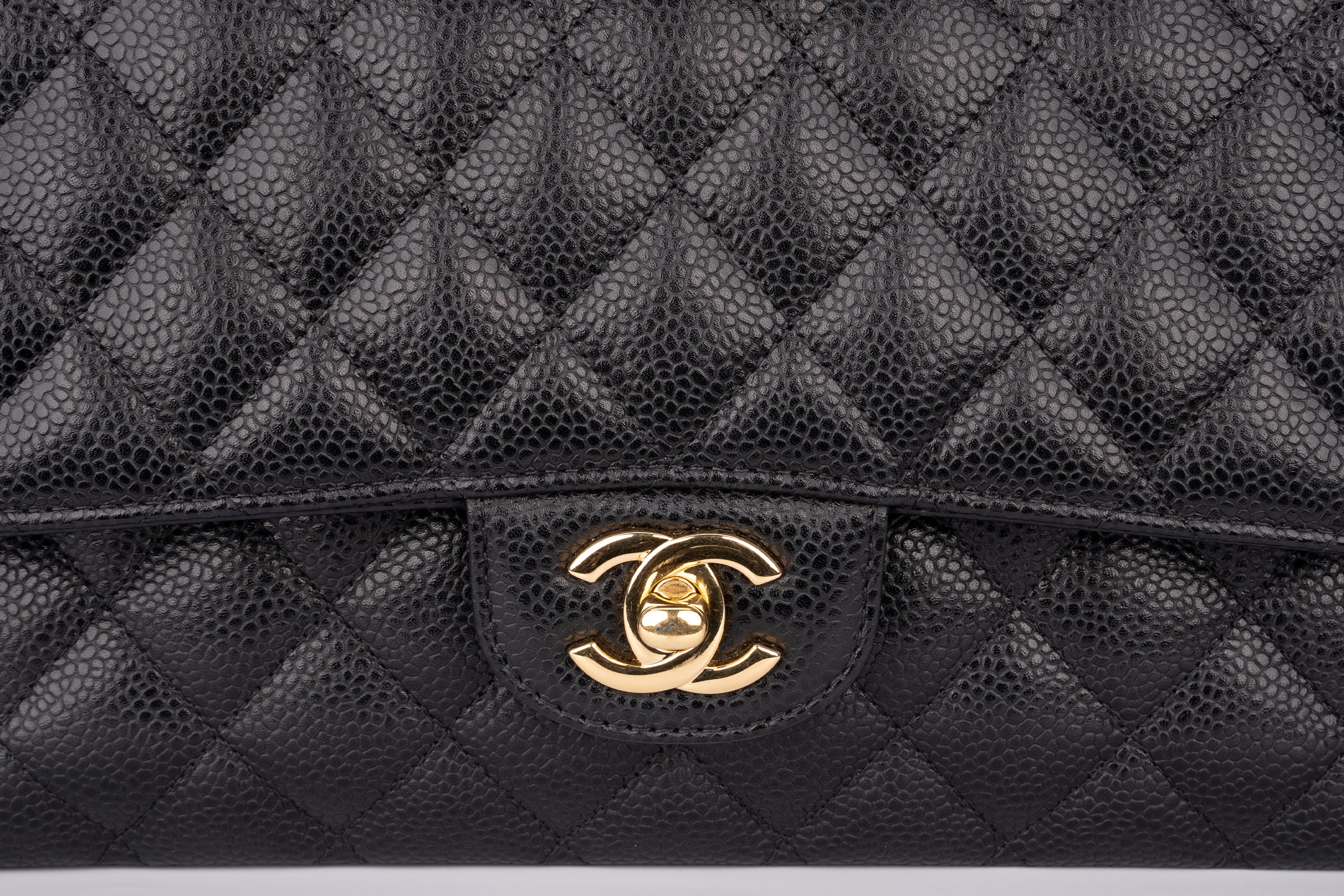 Chanel Med Classic Flap Caviar Black GHW - Image 7