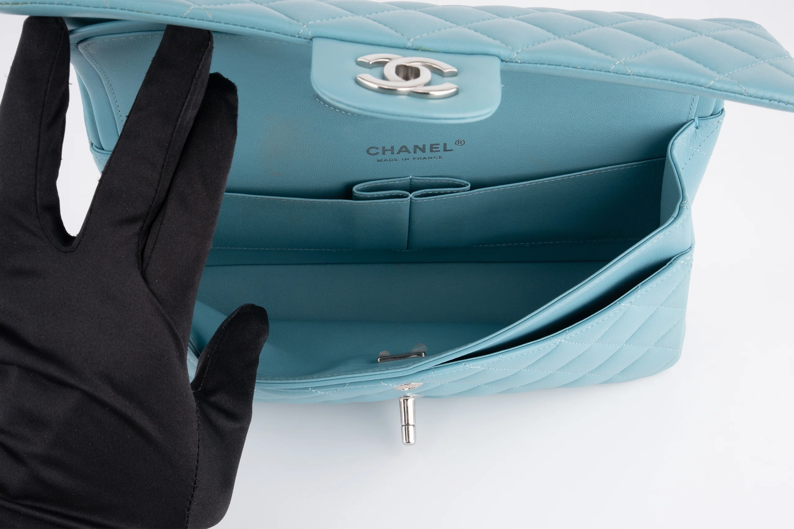 Medium Classic Flap	Lambskin	Teal/Turquoise	Gunmetal Hardware - Image 7