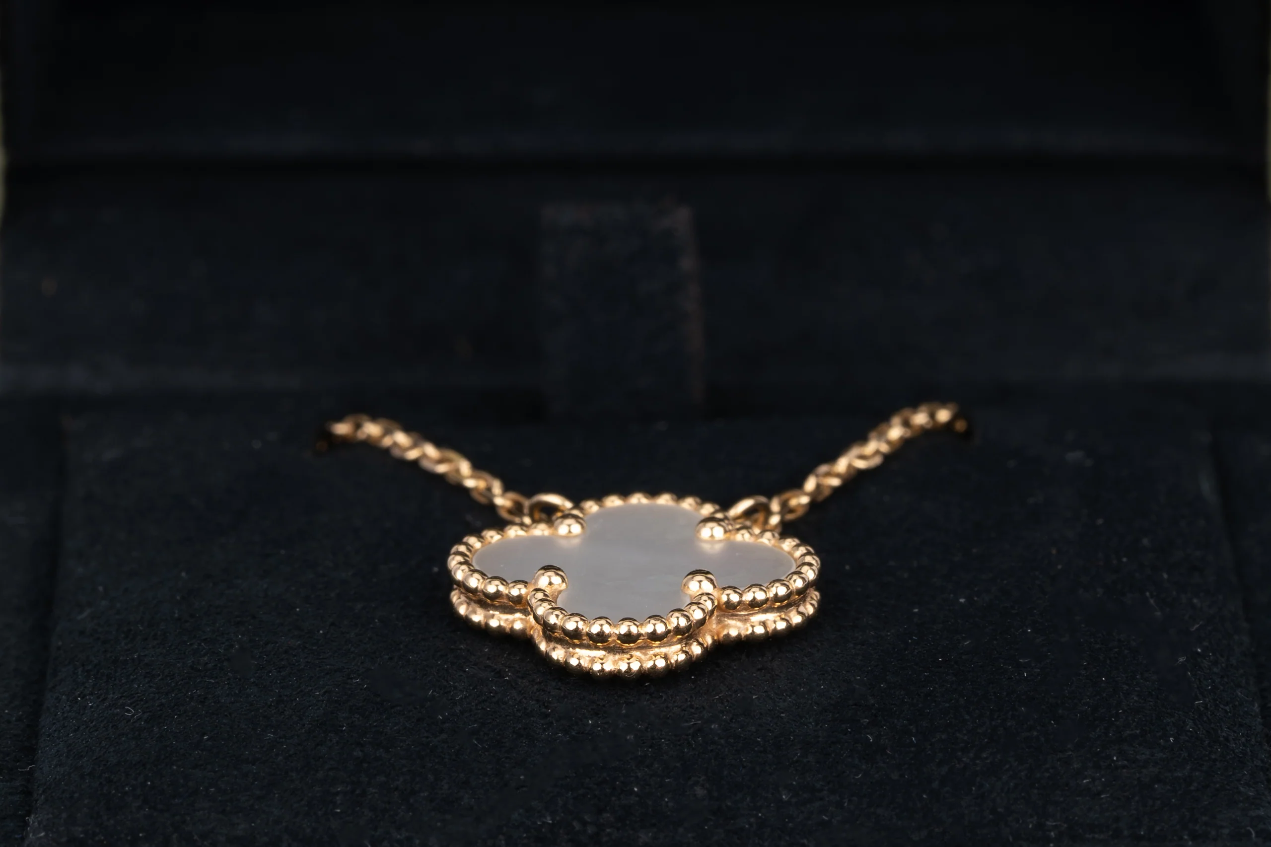 Van Cleef And Arpels Alhambra Vintage Pendant Mother Of Pearl Yellow Gold - Image 4
